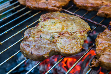 Steak auf den Grill 01