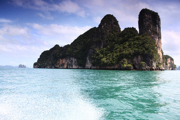 Obraz premium rocky mountain landscape of the island in the sea