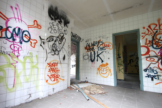 Grafitis  / Intérieur de maison abandonnée (Doal - Belgique)
