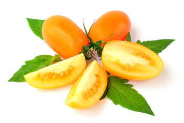 Orange Eiertomaten aufgeschnitten
