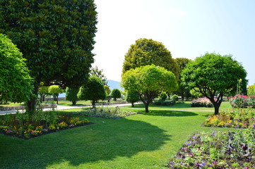 Blumenbeete im Park