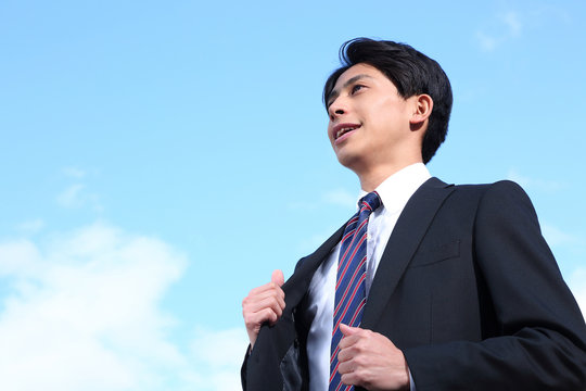青空.若いビジネスマン