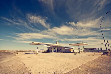 Fotobehang Verlaten tankstation langs de Route 66 © donvictori0
