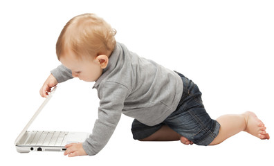baby with pc