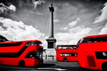 Foto op Plexiglas Red buses in motion on Trafalgar Square in London, UK. Nelson's column © Photocreo Bednarek