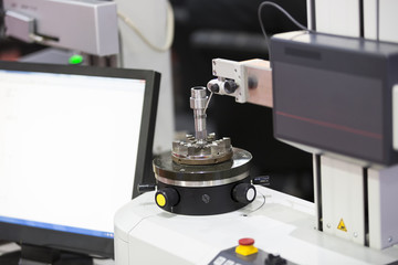 Roundness tester machine