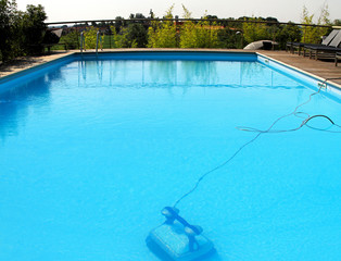 Swimming pool robot