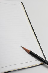 手帳と鉛筆