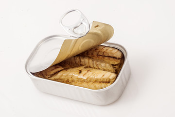 Tin of roast fish.