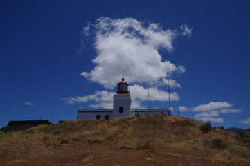 Fototapeta na wymiar Leuchtturm von ponta do pargo auf Madeira
