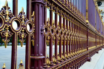 Vergoldeter Zaun aus Schmiedeeisen