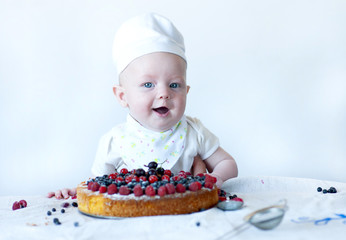  Funny newborn confectioner with berry biscuit cake.