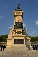 Monumento escultorico dedicado a el Rey Alfonso XII de España en el parque del Retiro en Madrid