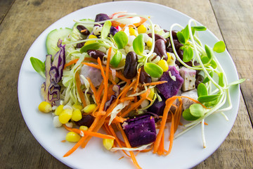 fresh vegetable salad In white dish