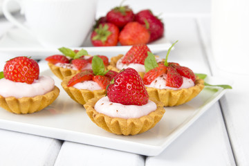 cupcakes with strawberries