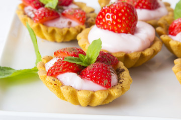cupcakes with strawberries