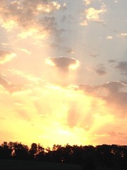 Wolken und Sonnenuntergang