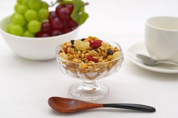 朝食　フルーツグラノーラ