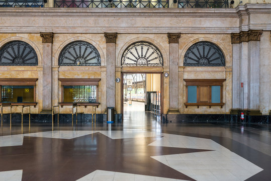 Concourse in the „Estacio de Franca“ the France Station in Barcelona. The station was rebuild 1929 in kind of classical and more modern styles, in modernisme and art deco