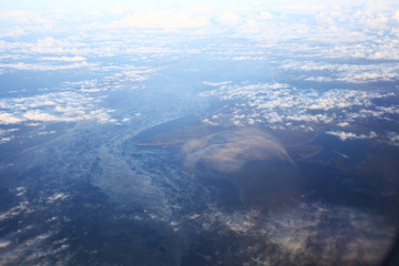 view from the bird's-eye view of the airplane window at the horizon and clouds