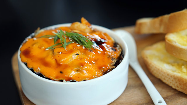 spicy scallop mayo cream together with garlic bread