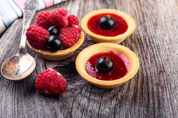  Fresh fruit cakes with jelly