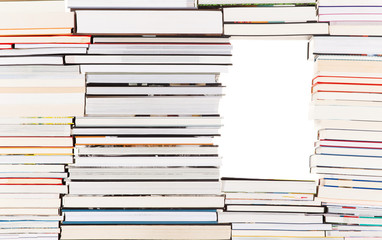 Weiße Lücke in einem Stapel von Büchern