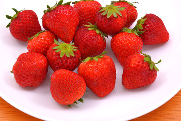 イチゴ　/　熟れた甘酸っぱいイチゴ