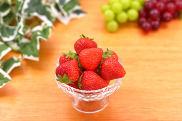 イチゴ　/　熟れた甘酸っぱいイチゴ