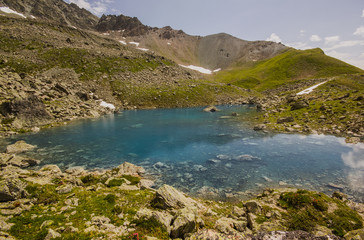 Fototapeta na wymiar Alp Flix – Blau See unter dem Piz d’Err