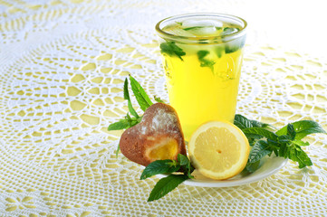 Fresh cold lemonade with mint leaves and cookies