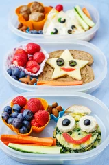 Papier Peint photo Lavable Gamme de produits school lunch boxes for kids with food in the form of funny faces
