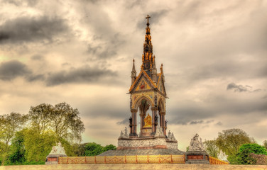 Fototapeta na wymiar The Albert Memorial in Kensington Gardens - London