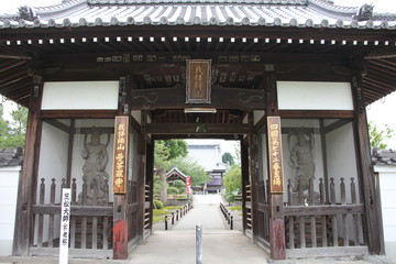 曼荼羅寺山門