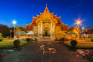 Naklejka premium The Marble Temple, Wat Benchamabophit at twilight time, Bangkok, Thailand