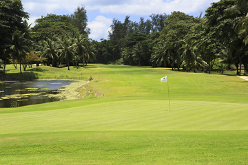 Fototapeta premium Lake on golf course at the Constance Lemuria Resort.
