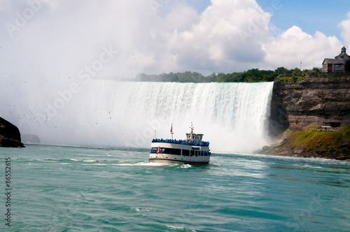 Touring Niagara Falls, Ontario, Canada загрузить