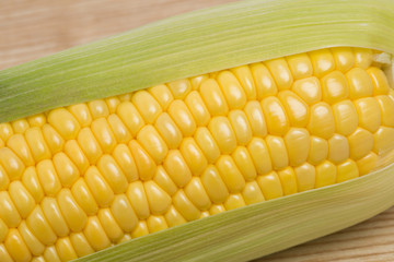 生のトウモロコシ