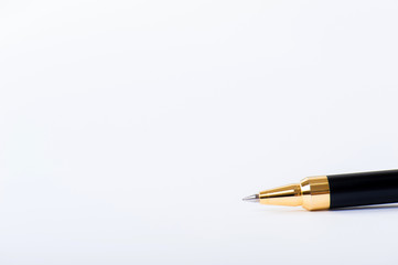 金色のボールペン