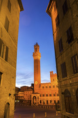 Obraz premium Palazzo Pubblico on Siena's Piazza del Campo in Italy