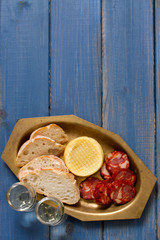 chourico with cheese and bread