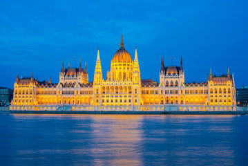 Naklejka premium Budapest Parliament at night - Budapest - Hungary