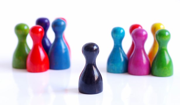 Bunte Spielkegel - Ausgrenzung