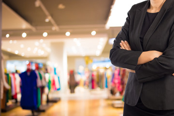 Blurred image of shopping mall and bokeh background
