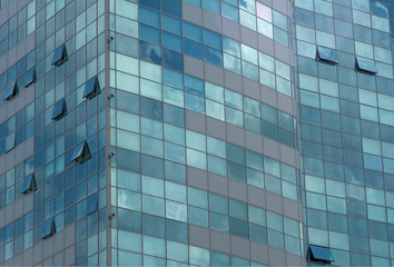 Fototapeta na wymiar Современные окна в деловом здании