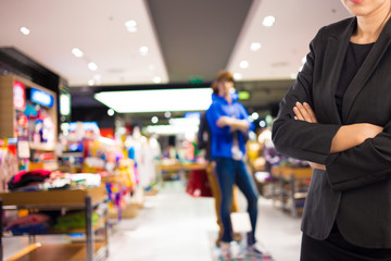 Blurred image of shopping mall and bokeh background