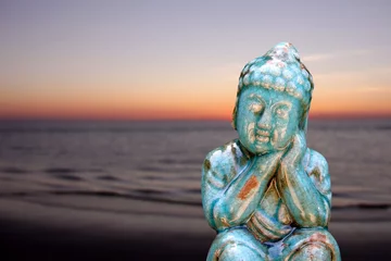 Selbstklebende Fototapete Buddha buddha figur am meer