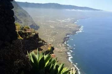 Tuinposter Costa de El Golfo desde el mirador de la Peña. El Hierro. Canarias © ginette laffargue