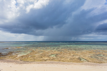 Fototapeta na wymiar 沖縄の海岸線 ビーチ