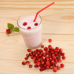 Smoothie from wild strawberries in a glass and wild  strawberries